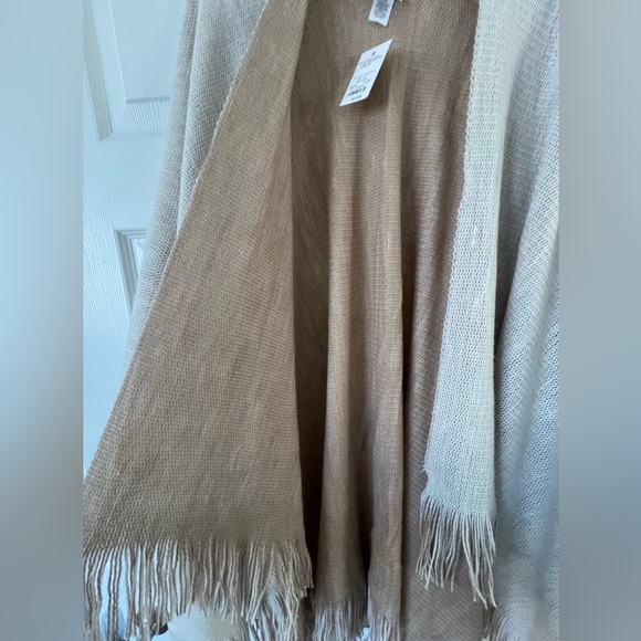 NWT Reversible Ruana - Picture 4 of 5